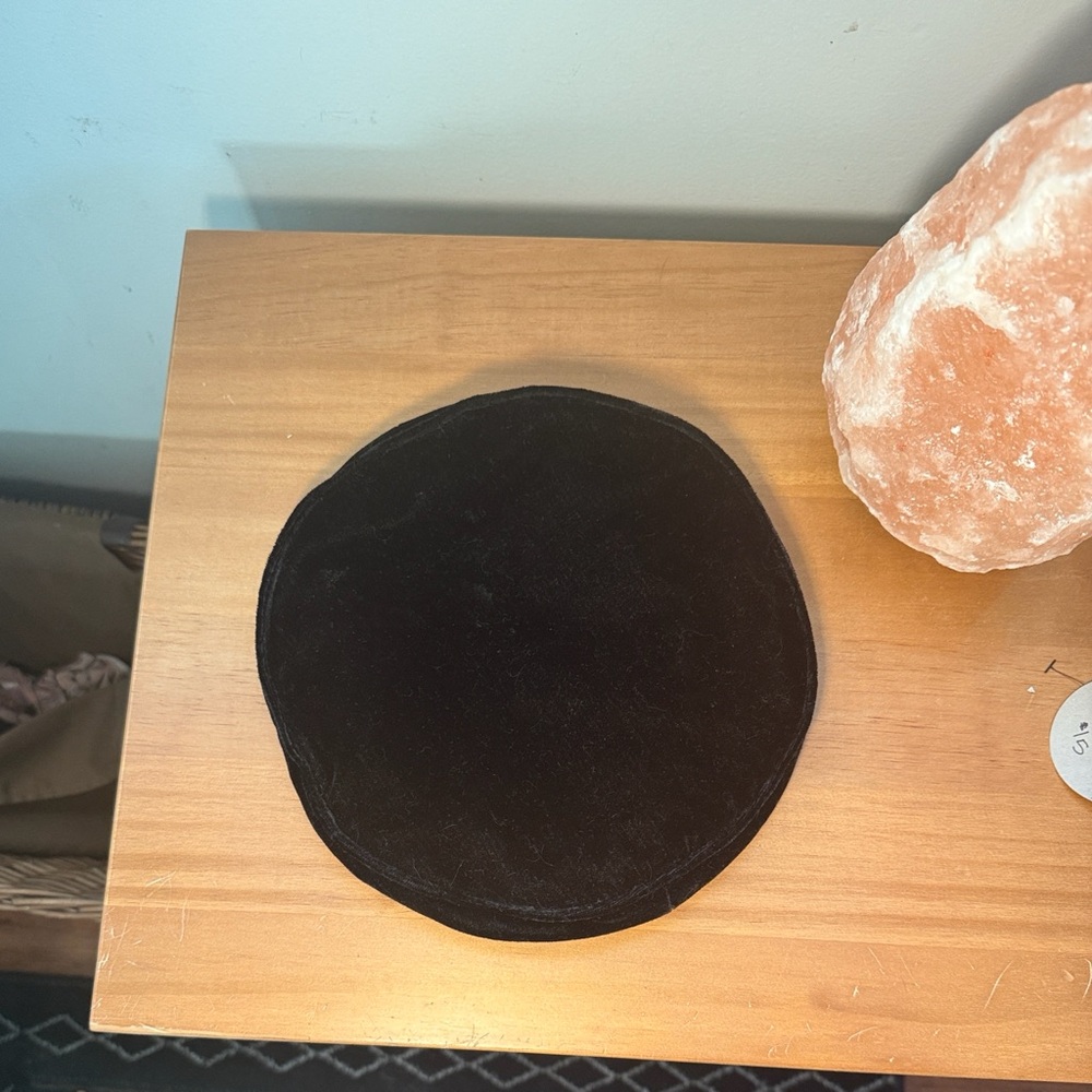 Vintage Black Velvet Beret - Picture 6 of 9